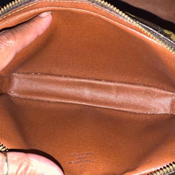 🌟Beautiful Louis Vuitton Marley Dragonne Crossbody🌟 - Picture 8 of 12